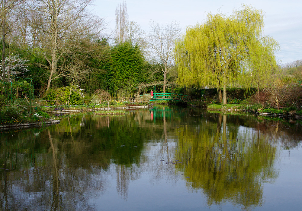 So many great views across this lake towards the iconic green bridge- Giverny - Monet's Garden