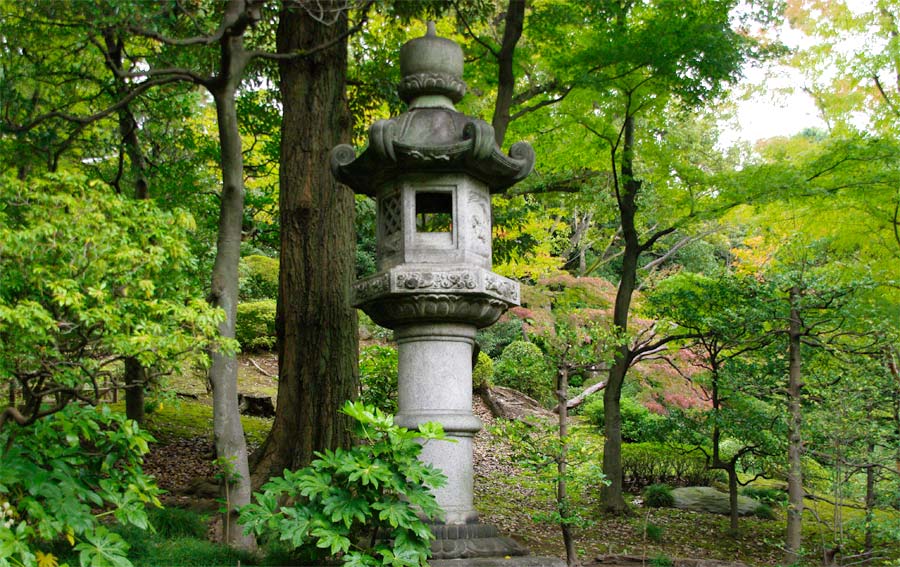 Kyu-Furukawa Ornate Lantern