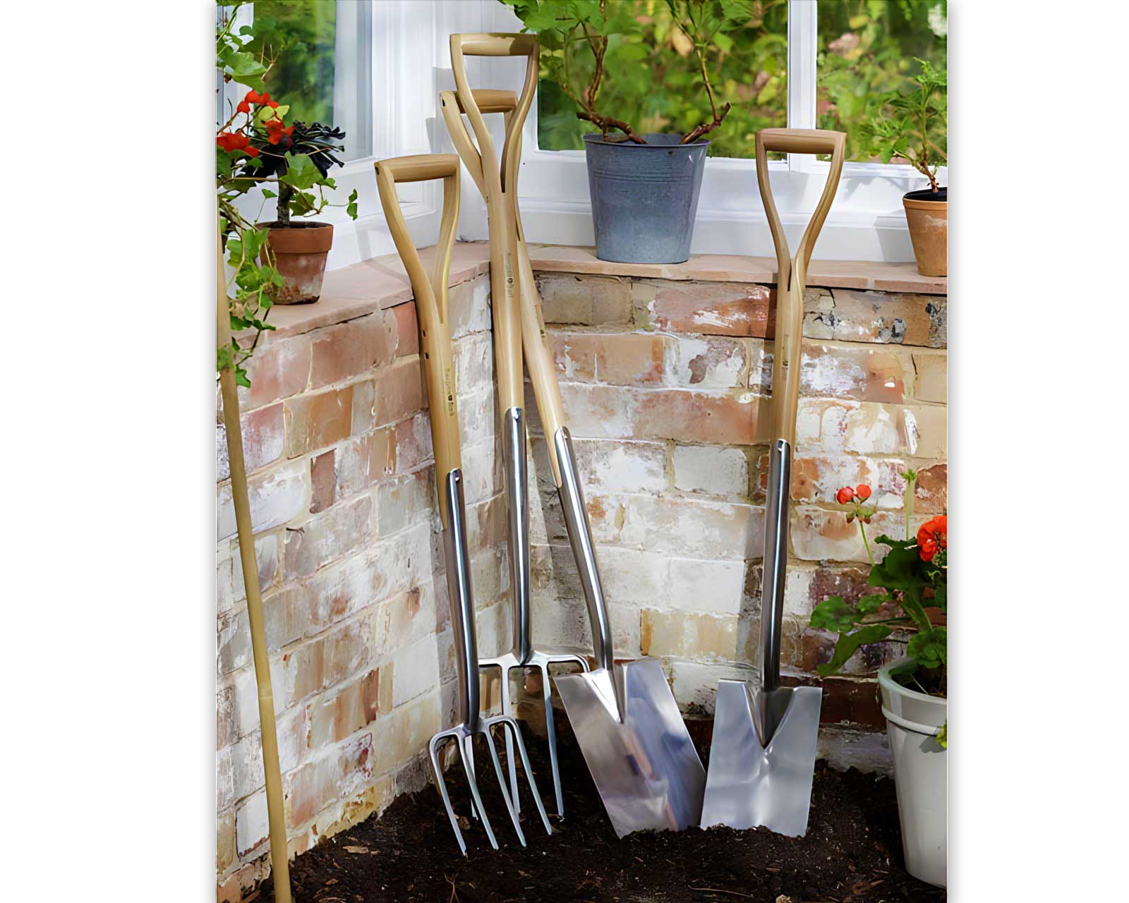 Digging Fork and Spade are longer and broader than the Border pair which are shorter and narrower