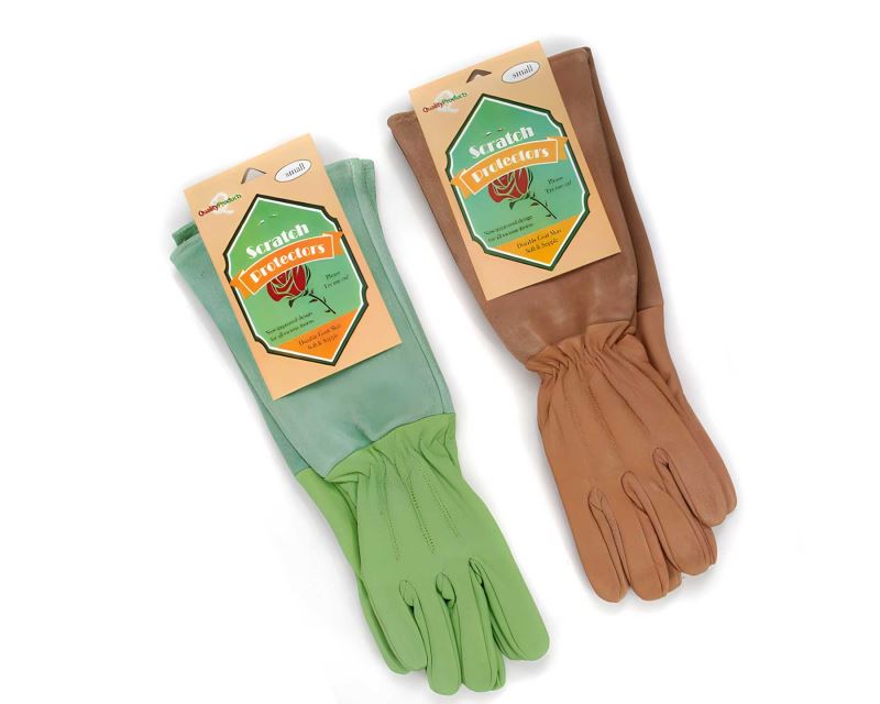 Scratch protector gloves in green and tan