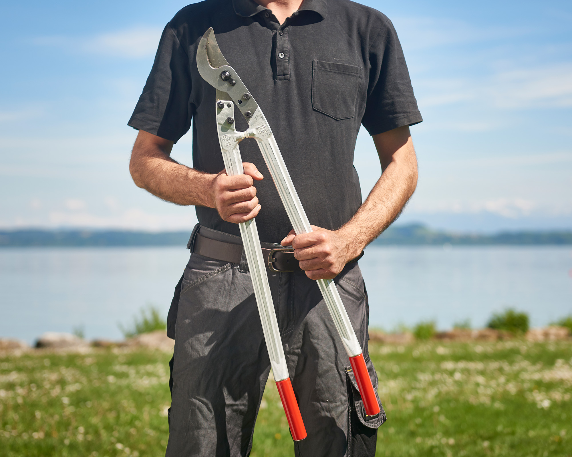Felco 22 pruning lopper with solid aluminium handles for maximum leverage and strength