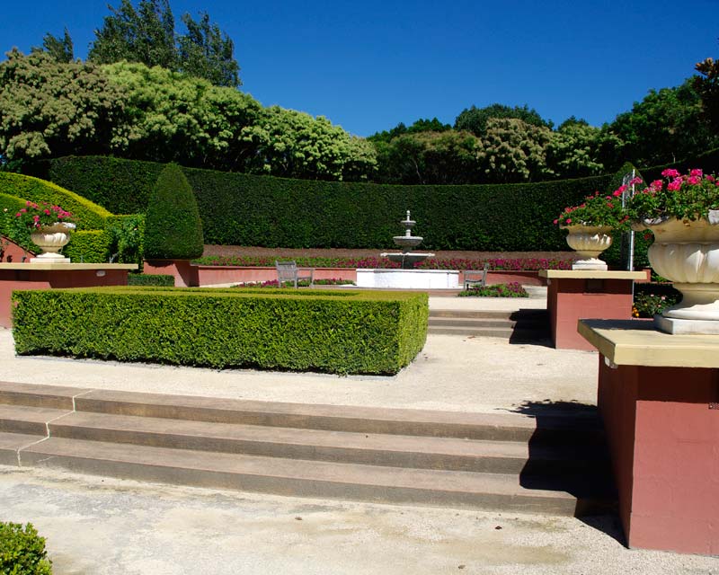 The Formal Garden and Wishing Fountain - Hunter Valley Gardens