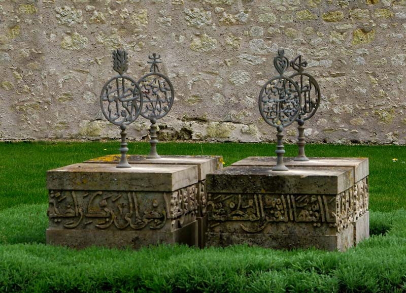 Sculpture by Rachid Koraichi to commemorate Emir Abd al-Kader's companions who died at Amboise. located in the Jardin d'Orient - Chateau Royal d'Amboise
