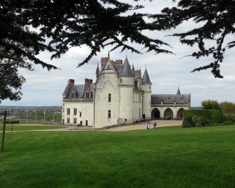 Chateau Amboise has immaculate grounds