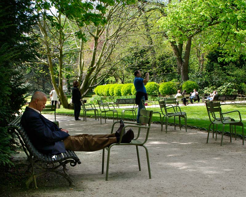 Taking a quick snooze is common practice in the Jardin de Luxembourg