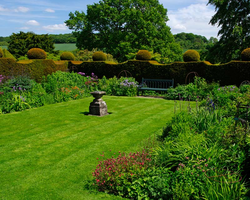 The herbaceous borders of Felley Priory