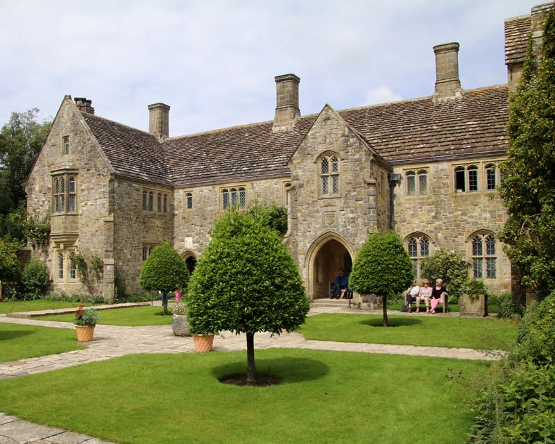 The house and walled forecourt at Nymans