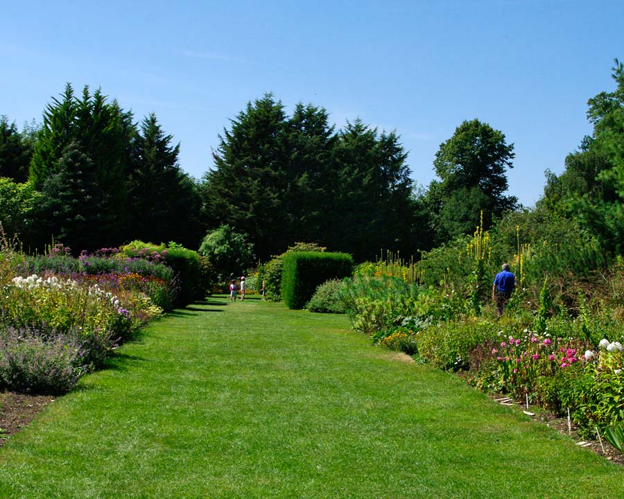 Wide borders - Waterperry Gardens