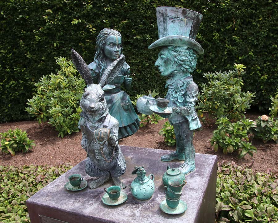 Hamilton Botanic Garden, Alice in Wonderland Statue