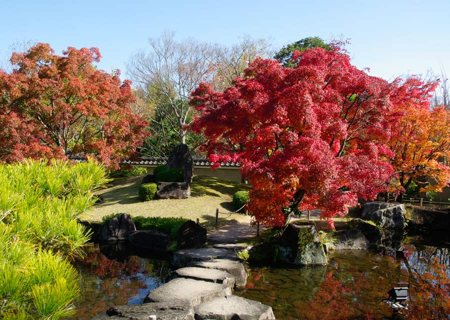 Hemiji Koko-en, Garden of Nine Rooms - Room 8 Garden with a Hill and Pond