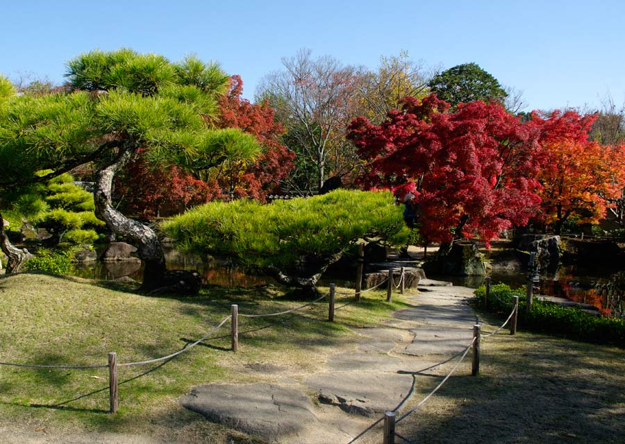 Hemiji Koko-en, Garden of Nine Rooms - Room 8 Garden with a Hill and Pond