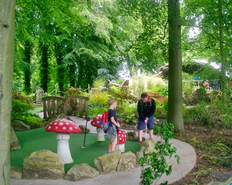 Forgotten Garden Golf - Putt Putt for kids and parents - Alnwick Garden