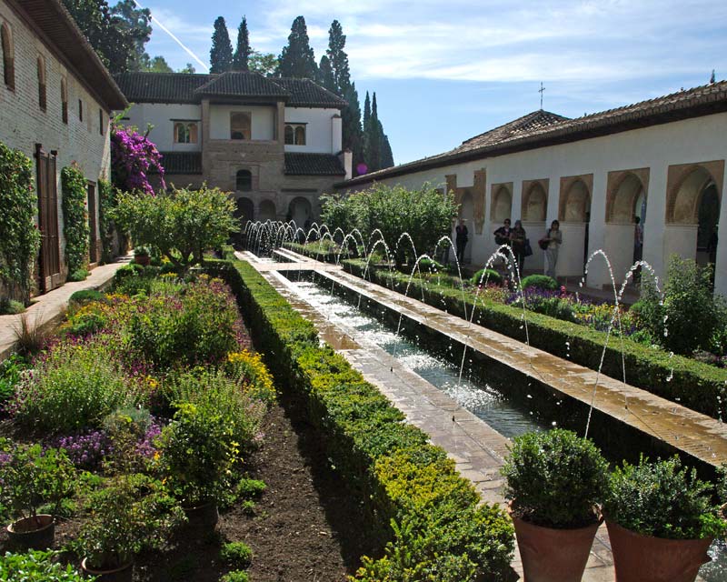 Simplicity of layout and strong lines, a hallmark of the Alhambra Generalife Gardens