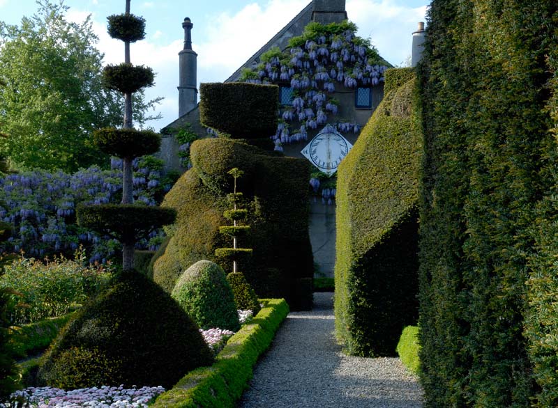 Topiary Sundial - image supplied by Levens Hall