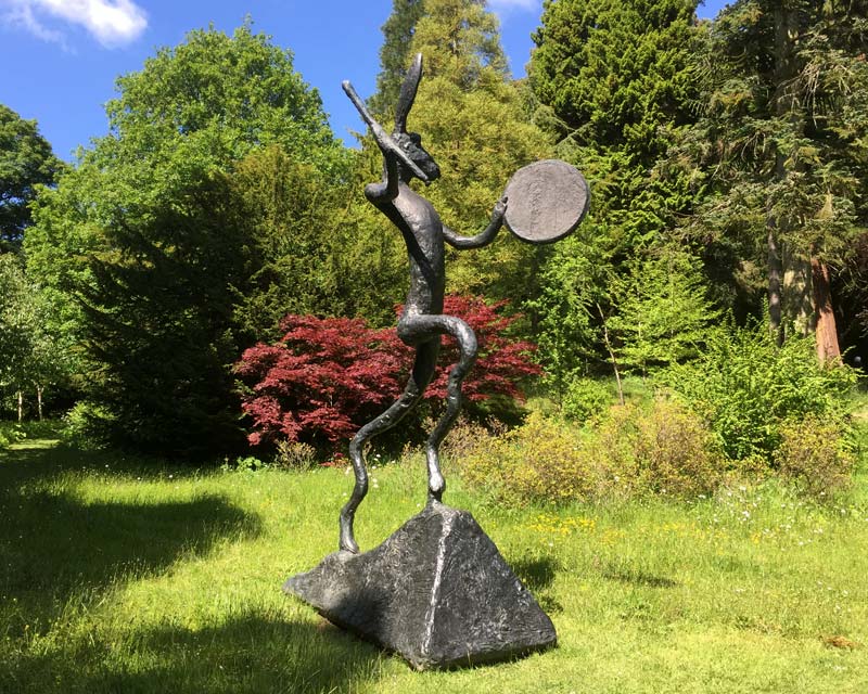 Ninja Hare sculpture by Barry Flanagan