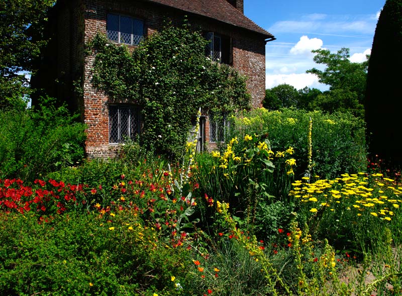 The Cottage Garden and South Cottage - Sissinghurst